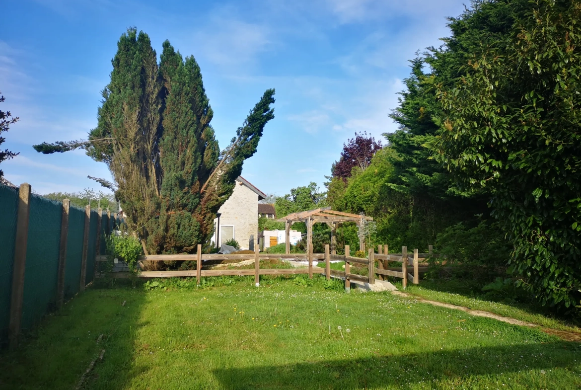 Corps de ferme à rénover de 220 m² en Essonne avec terrain de 2438 m² 