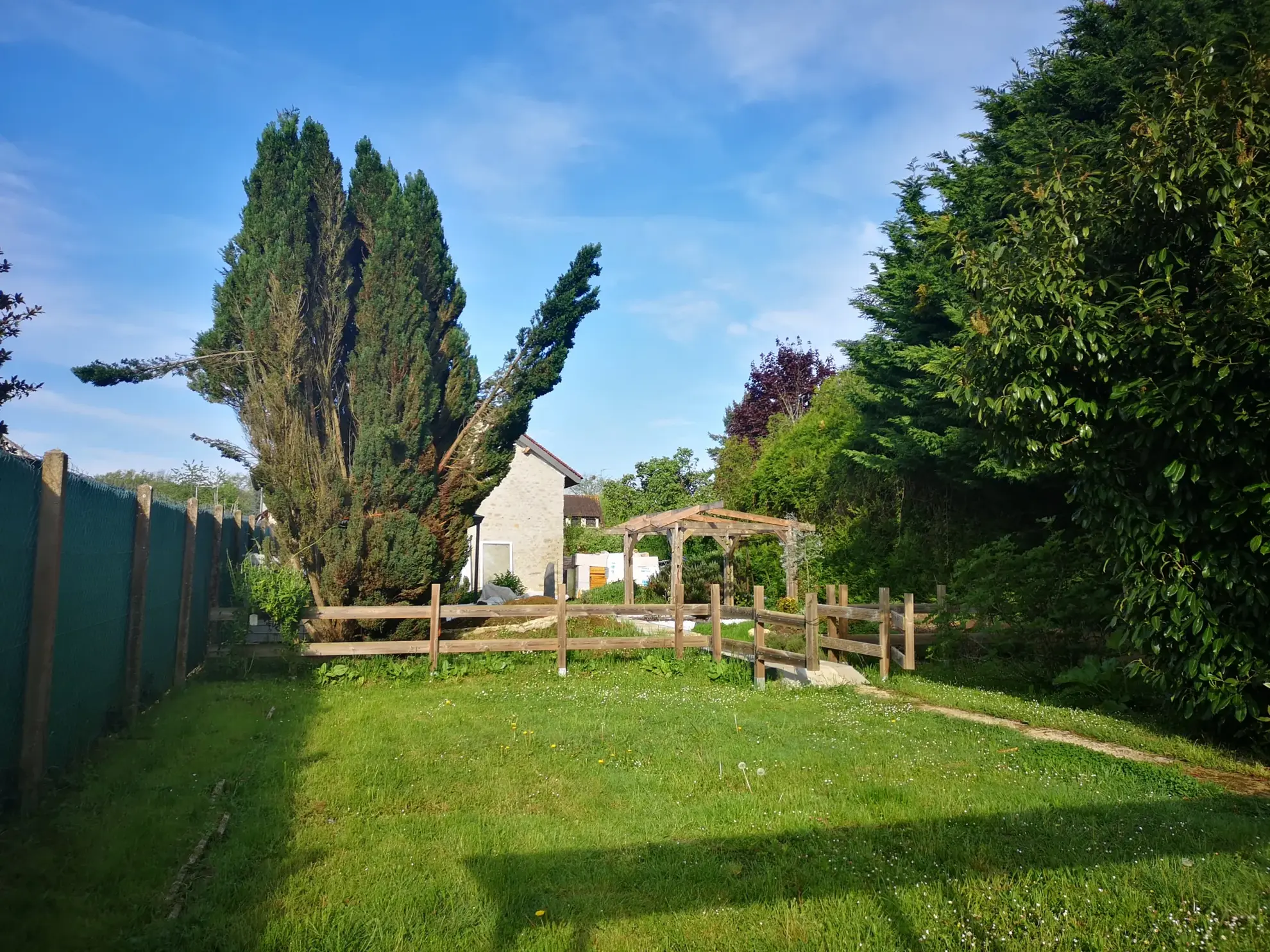 Corps de ferme à rénover de 220 m² en Essonne avec terrain de 2438 m² 