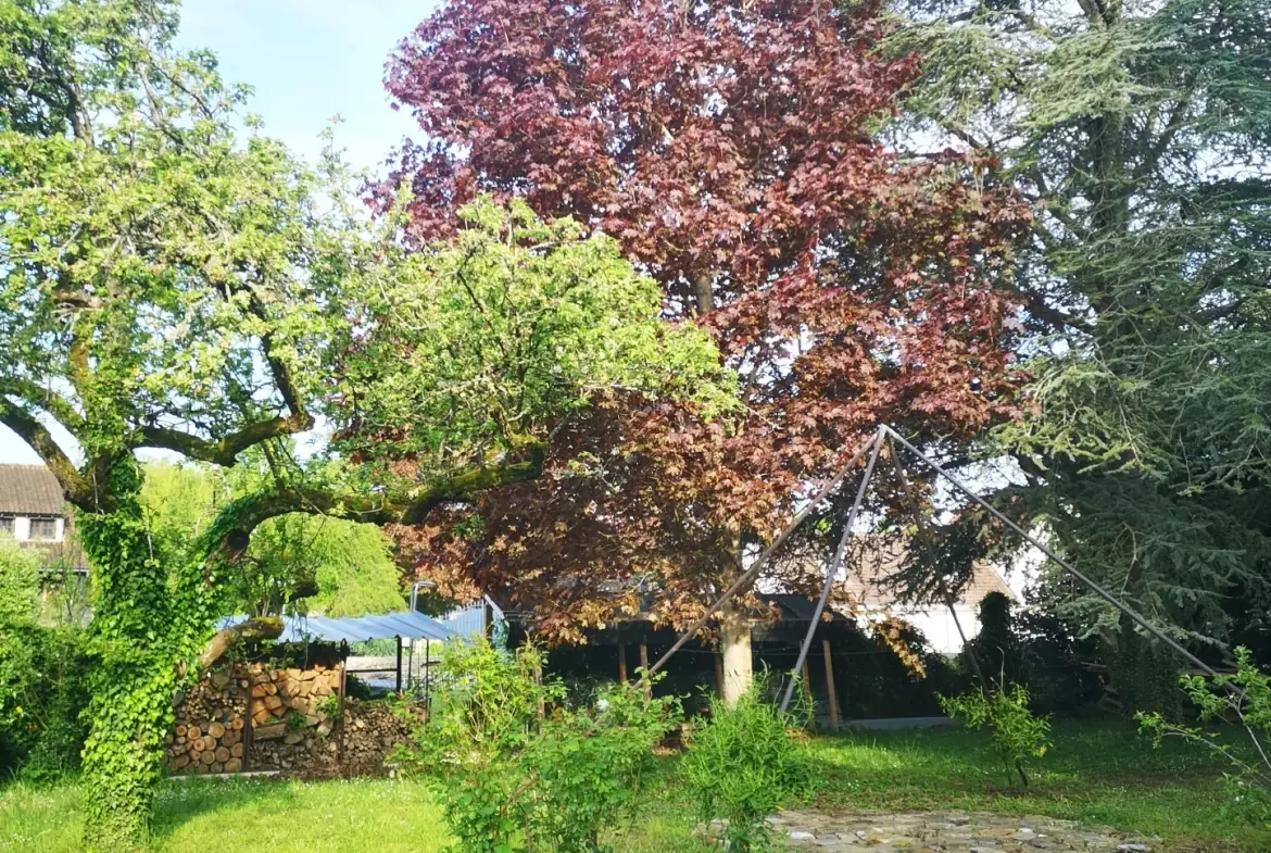 Corps de ferme à rénover de 220 m² en Essonne avec terrain de 2438 m² 