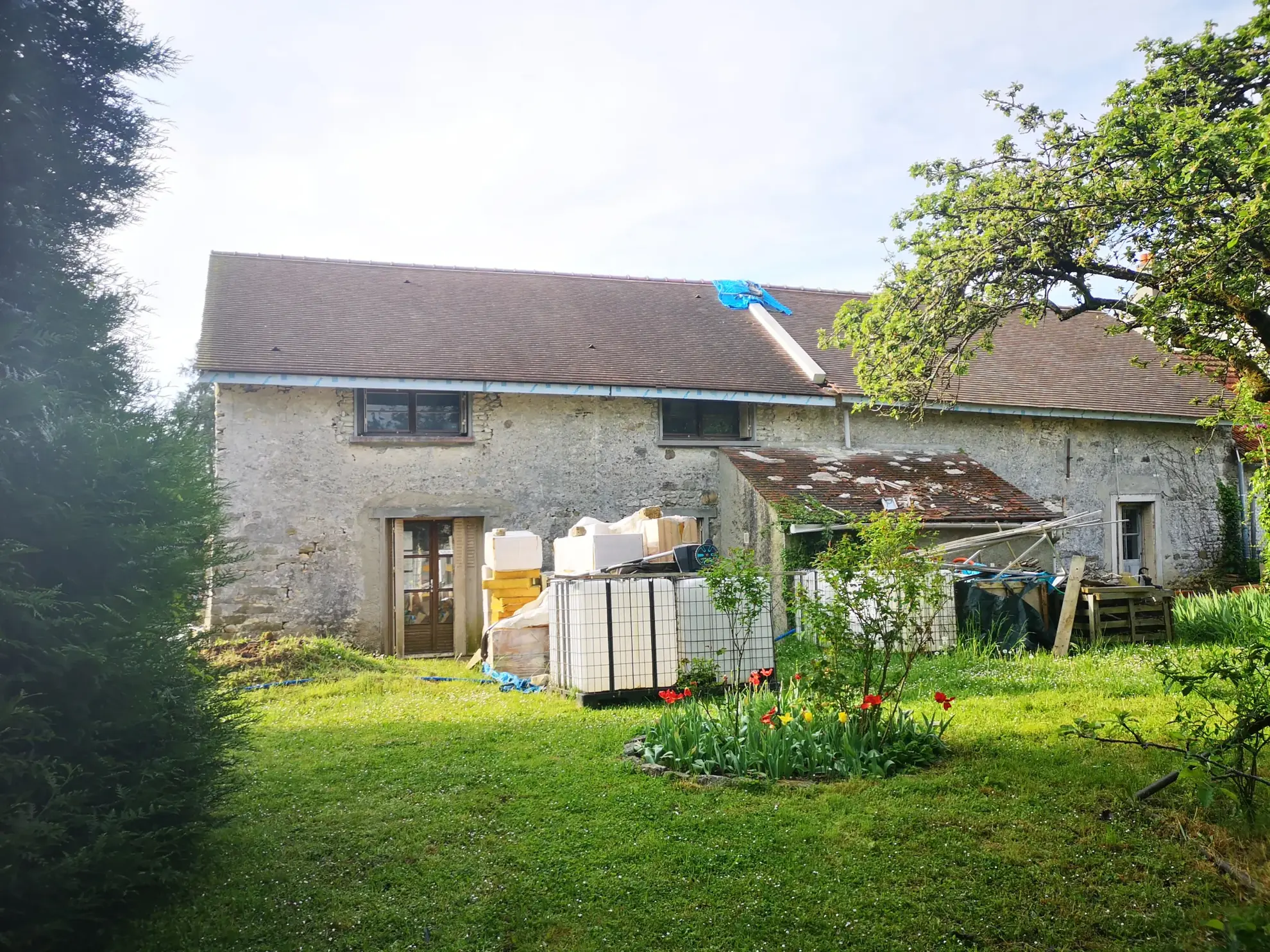 Corps de ferme à rénover de 220 m² en Essonne avec terrain de 2438 m² 