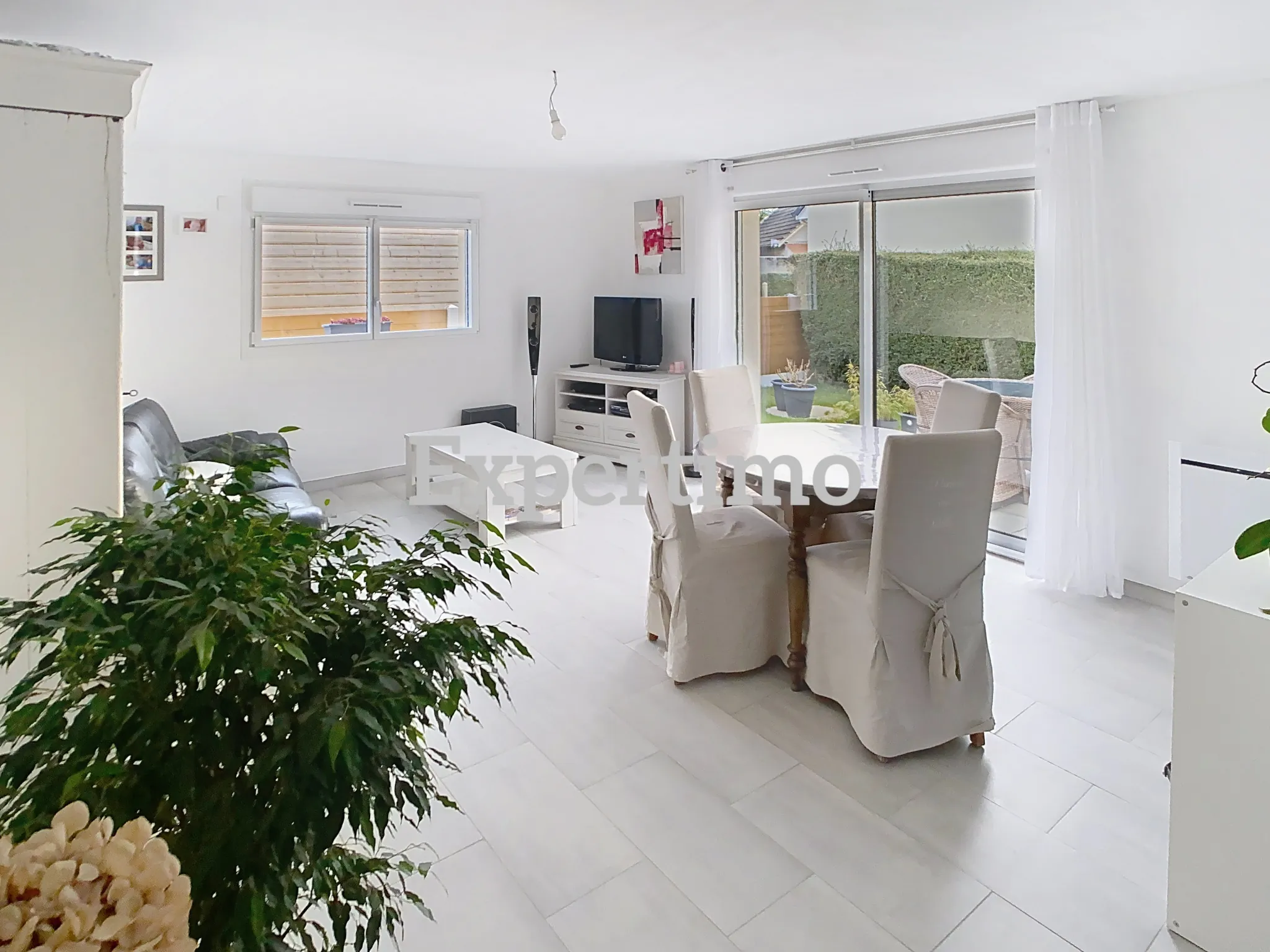 Maison rénovée de 66 m² avec jardin et parking à Hottot-les-Bagues 