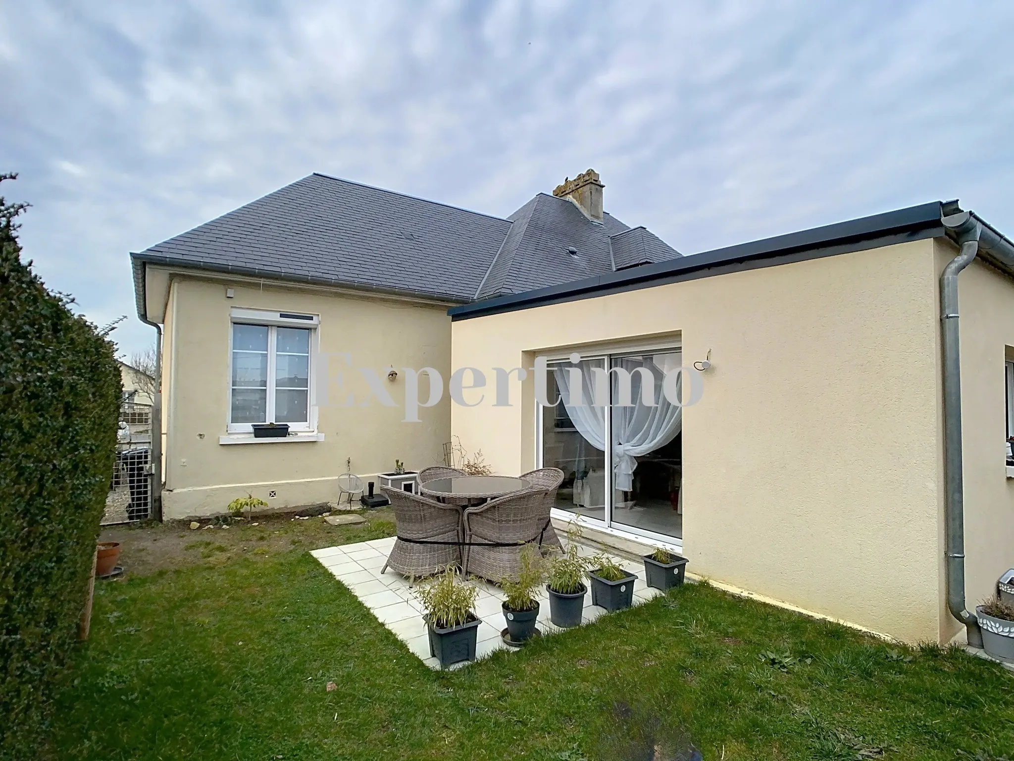 Maison rénovée de 66 m² avec jardin et parking à Hottot-les-Bagues 