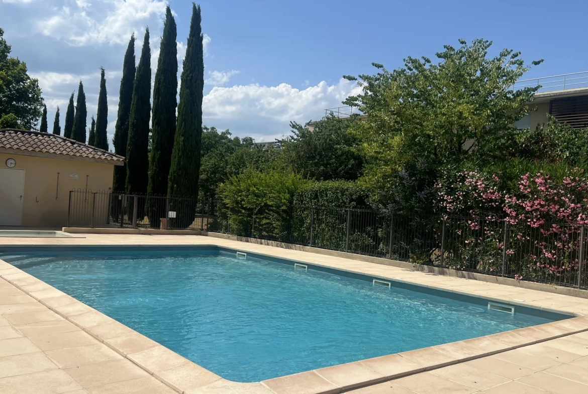 Appartement lumineux avec terrasse et piscine à Avignon - 85 m² 