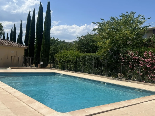Appartement lumineux avec terrasse et piscine à Avignon - 85 m²