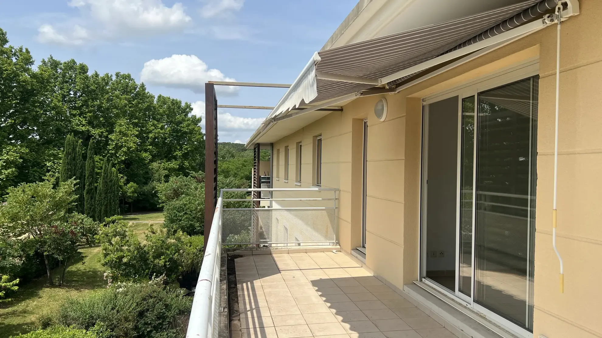 Appartement lumineux avec terrasse et piscine à Avignon - 85 m² 