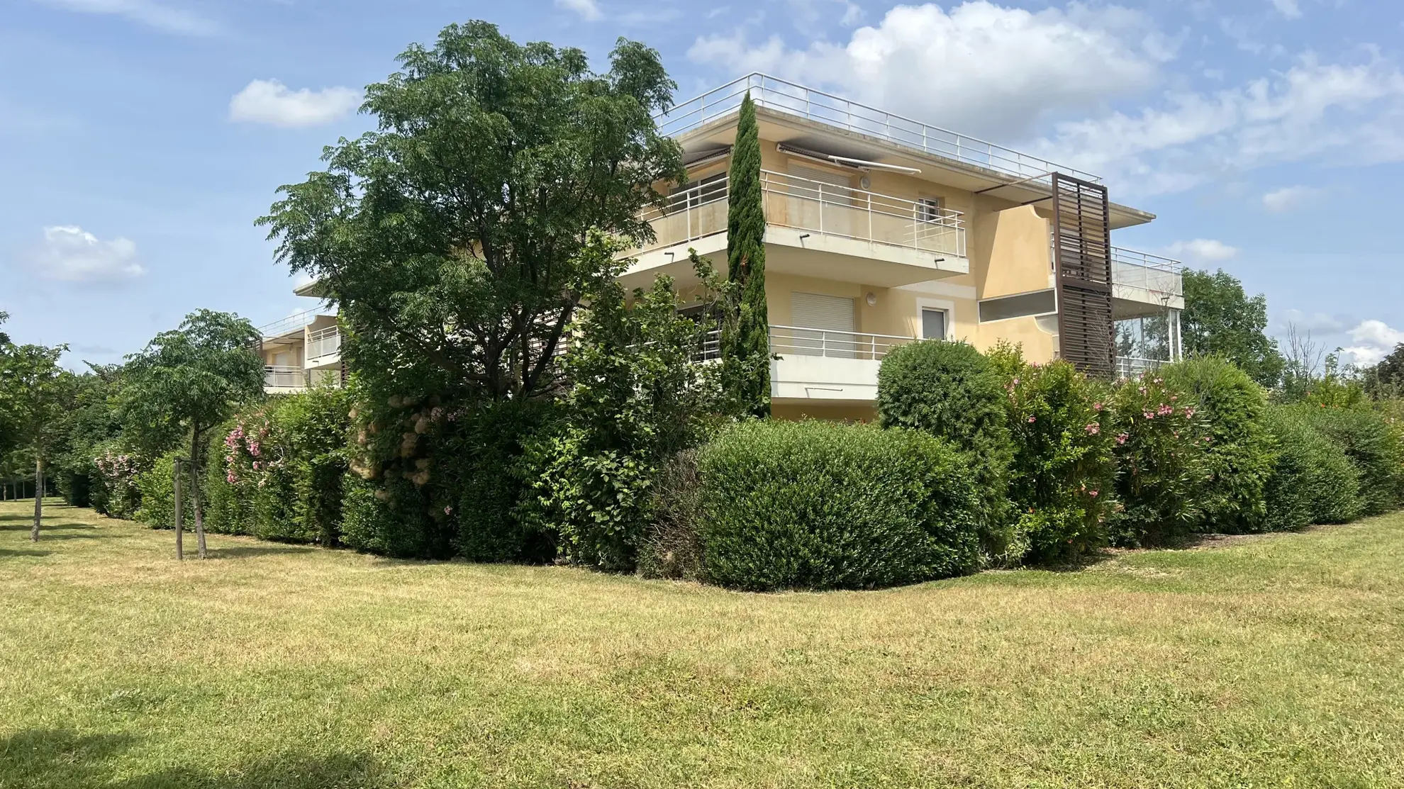 Appartement lumineux avec terrasse et piscine à Avignon - 85 m² 