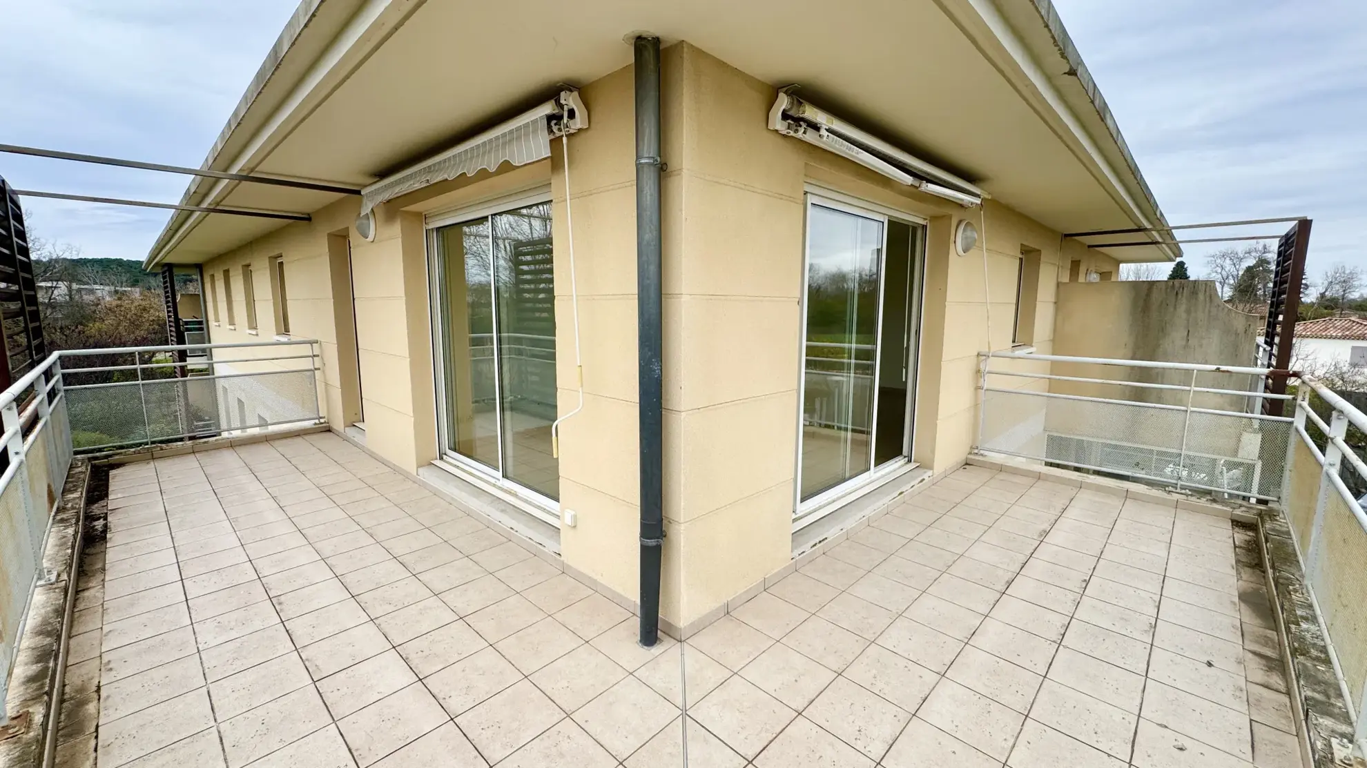 Appartement lumineux avec terrasse et piscine à Avignon - 85 m² 