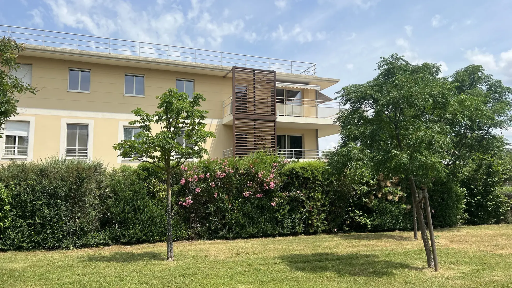 Appartement lumineux avec terrasse et piscine à Avignon - 85 m² 
