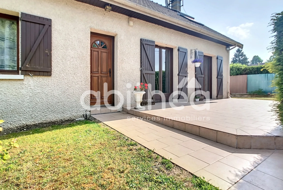 Maison 4 pièces de 135 m² à Feuges, cadre calme avec piscine et jardin 