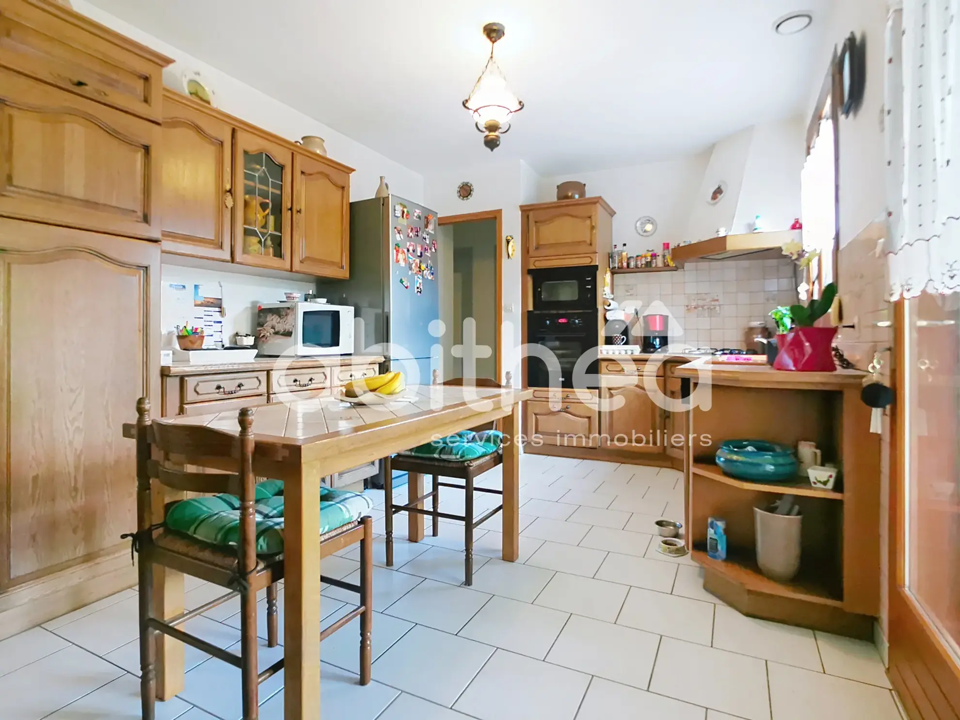 Maison 4 pièces de 135 m² à Feuges, cadre calme avec piscine et jardin 