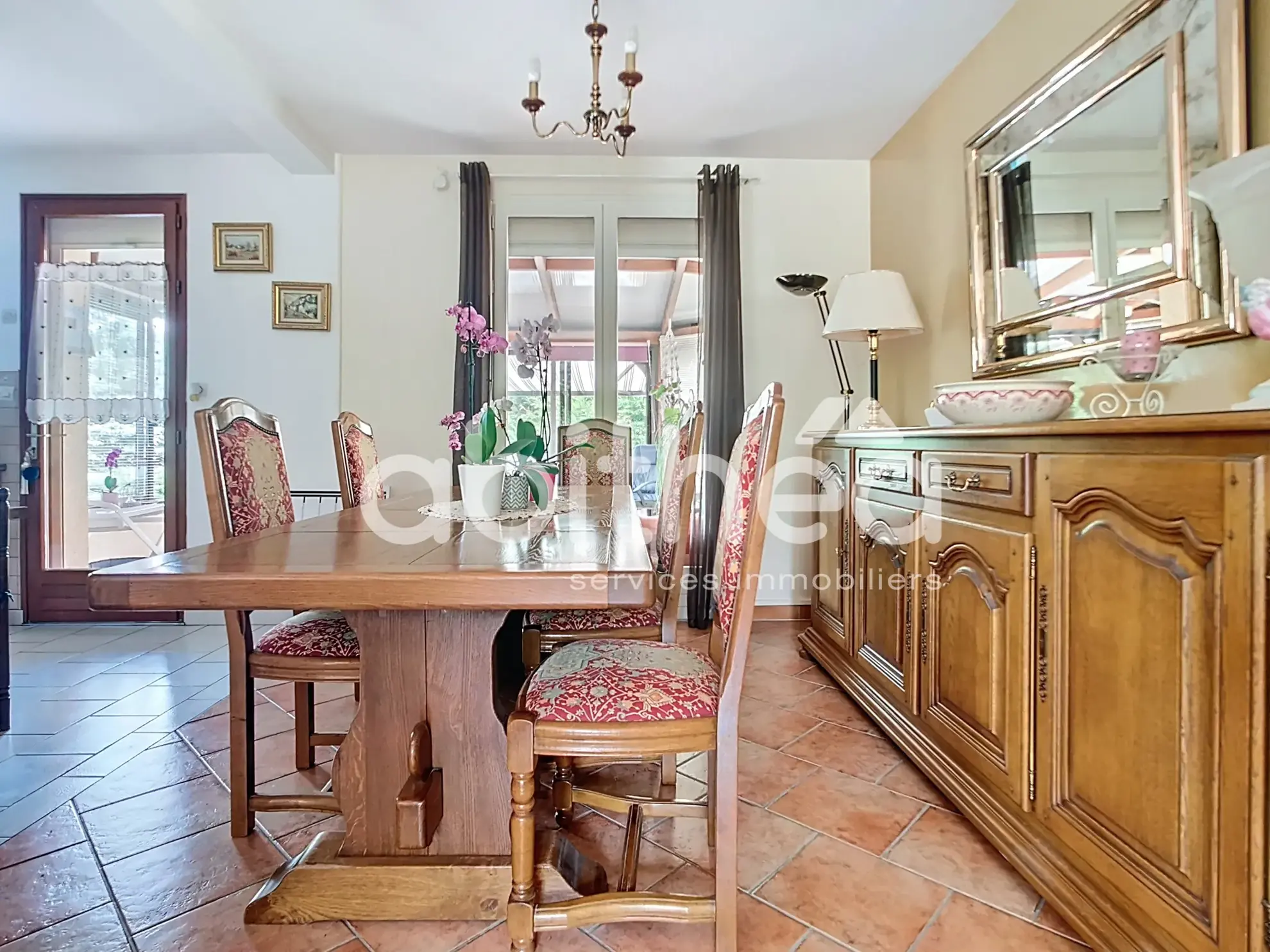 Maison 4 pièces de 135 m² à Feuges, cadre calme avec piscine et jardin 