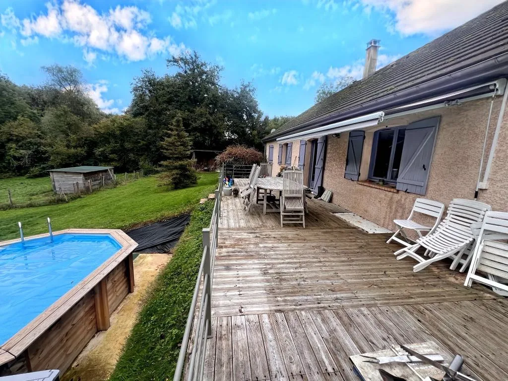 Charmant pavillon avec piscine à Beauvoir, proche d'Auxerre et Toucy 