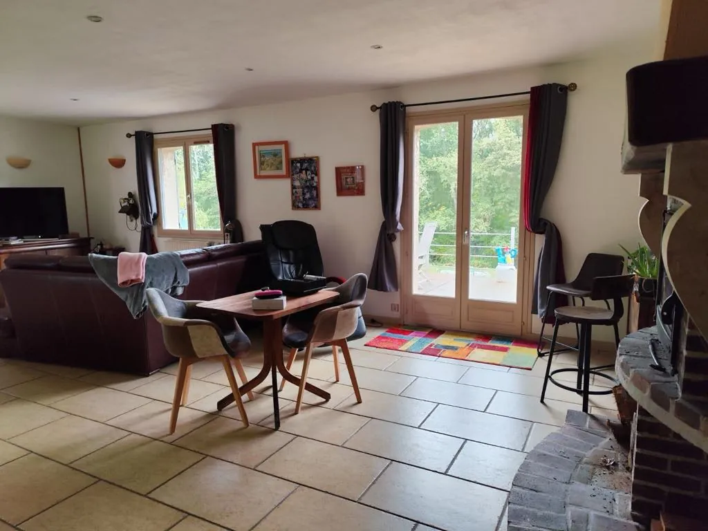 Charmant pavillon avec piscine à Beauvoir, proche d'Auxerre et Toucy 