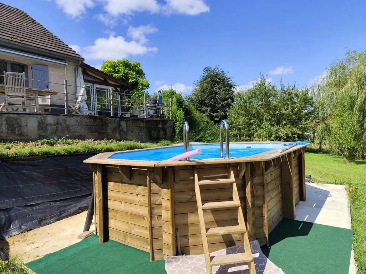 Charmant pavillon avec piscine à Beauvoir, proche d'Auxerre et Toucy 