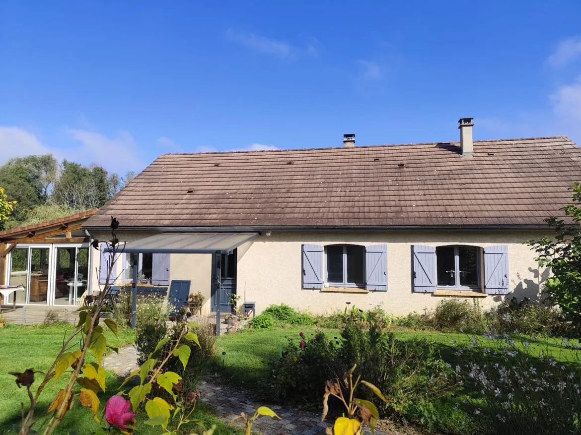 Charmant pavillon avec piscine à Beauvoir, proche d'Auxerre et Toucy 