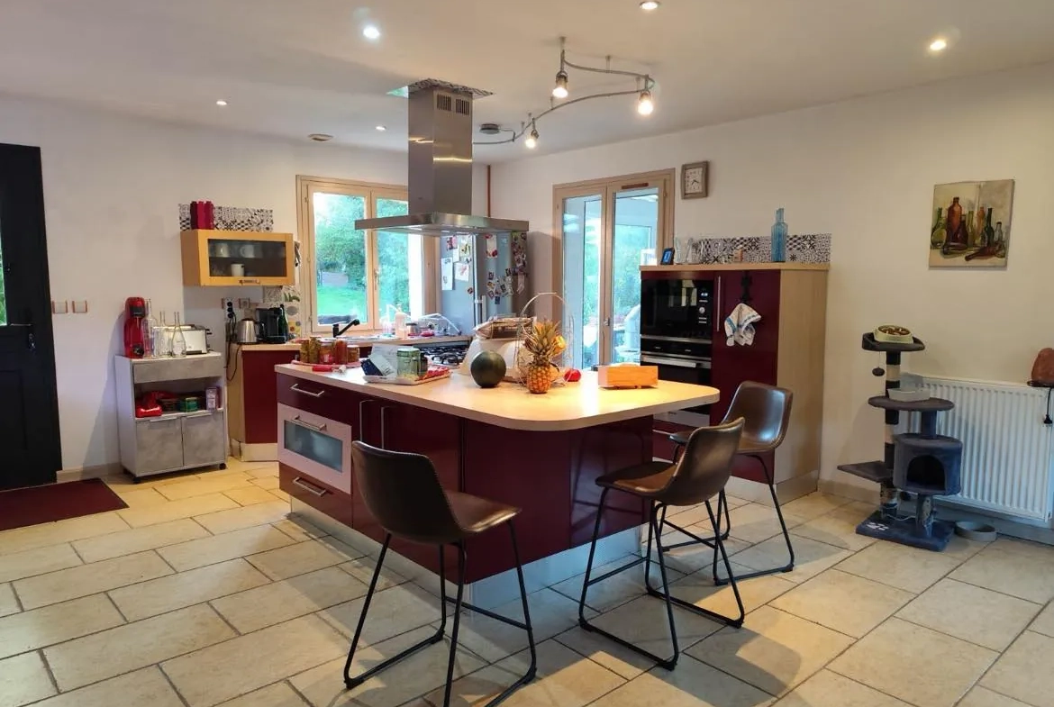 Charmant pavillon avec piscine à Beauvoir, proche d'Auxerre et Toucy 