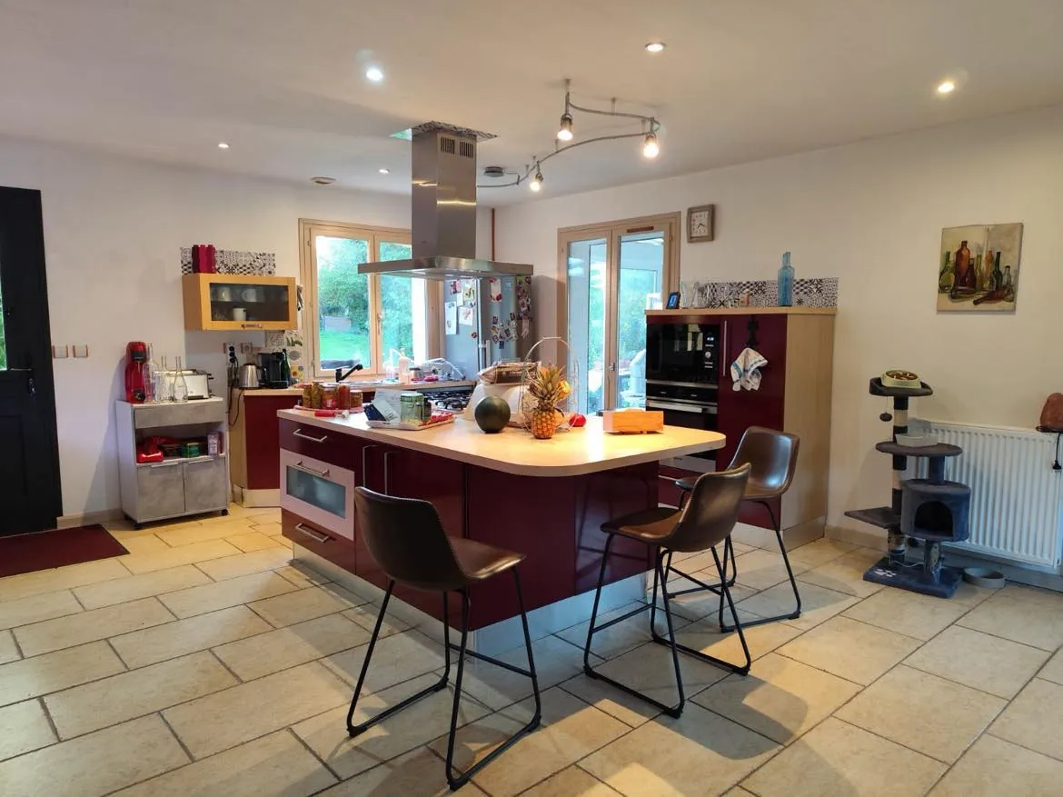 Charmant pavillon avec piscine à Beauvoir, proche d'Auxerre et Toucy 