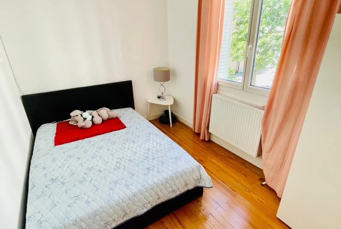 Appartement T5 rénové de 79 m² à Grenoble, secteur calme et proximité tramway 