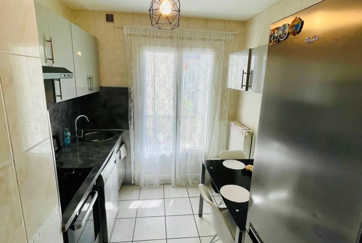 Appartement T5 rénové de 79 m² à Grenoble, secteur calme et proximité tramway 
