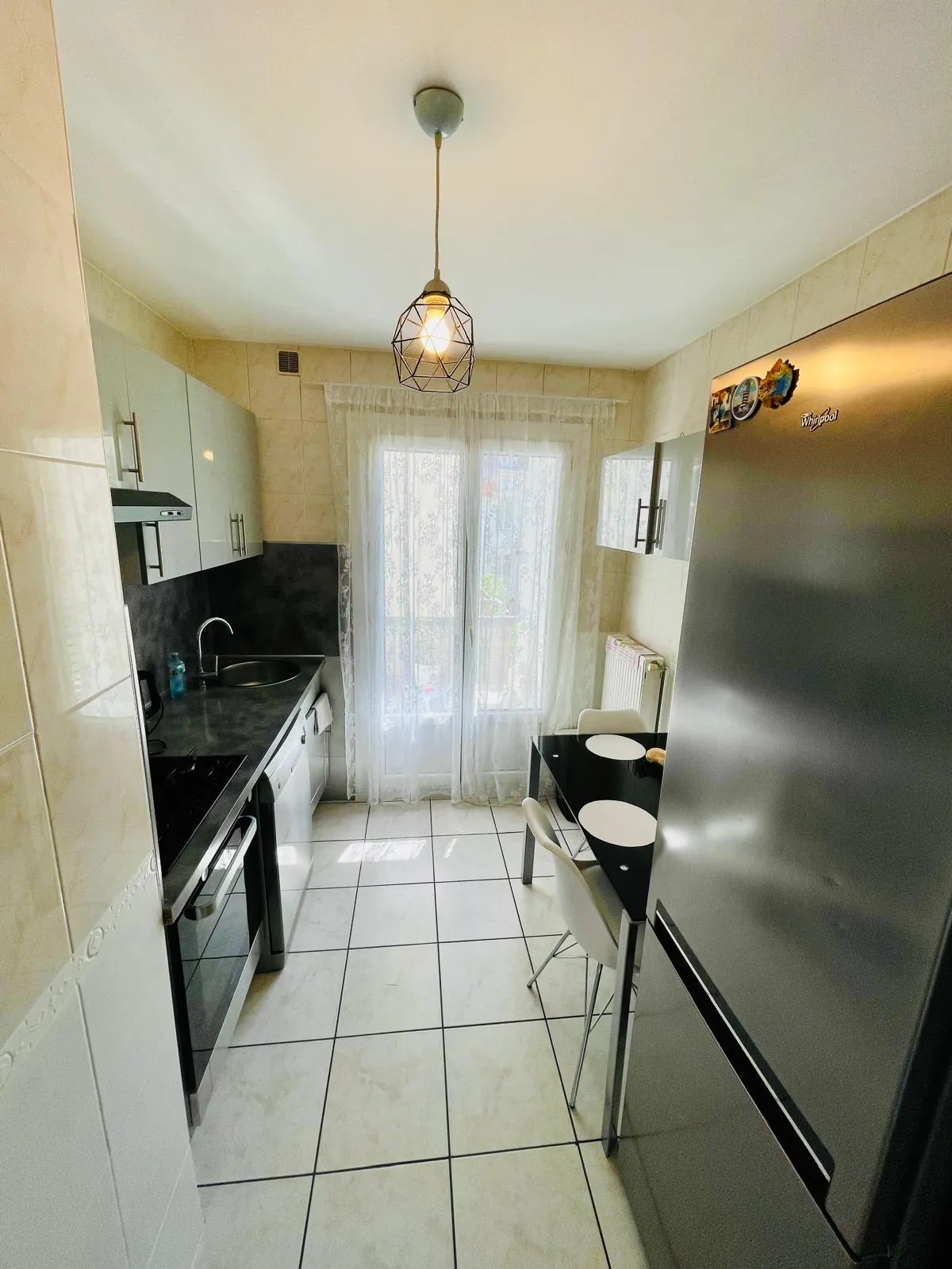 Appartement T5 rénové de 79 m² à Grenoble, secteur calme et proximité tramway 