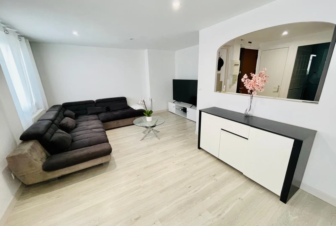 Appartement T5 rénové de 79 m² à Grenoble, secteur calme et proximité tramway 