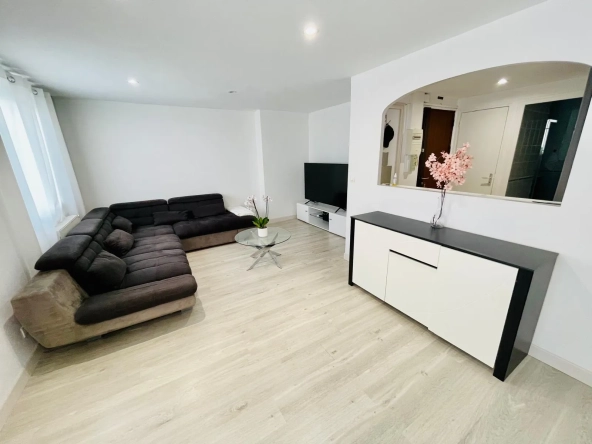 Appartement T5 rénové de 79 m² à Grenoble, secteur calme et proximité tramway