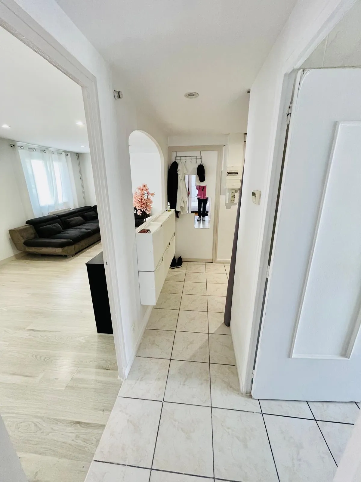 Appartement T5 rénové de 79 m² à Grenoble, secteur calme et proximité tramway 