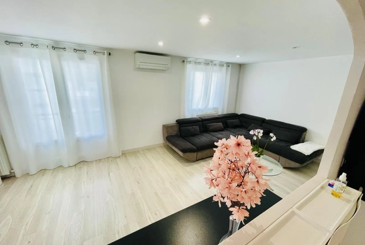 Appartement T5 rénové de 79 m² à Grenoble, secteur calme et proximité tramway 