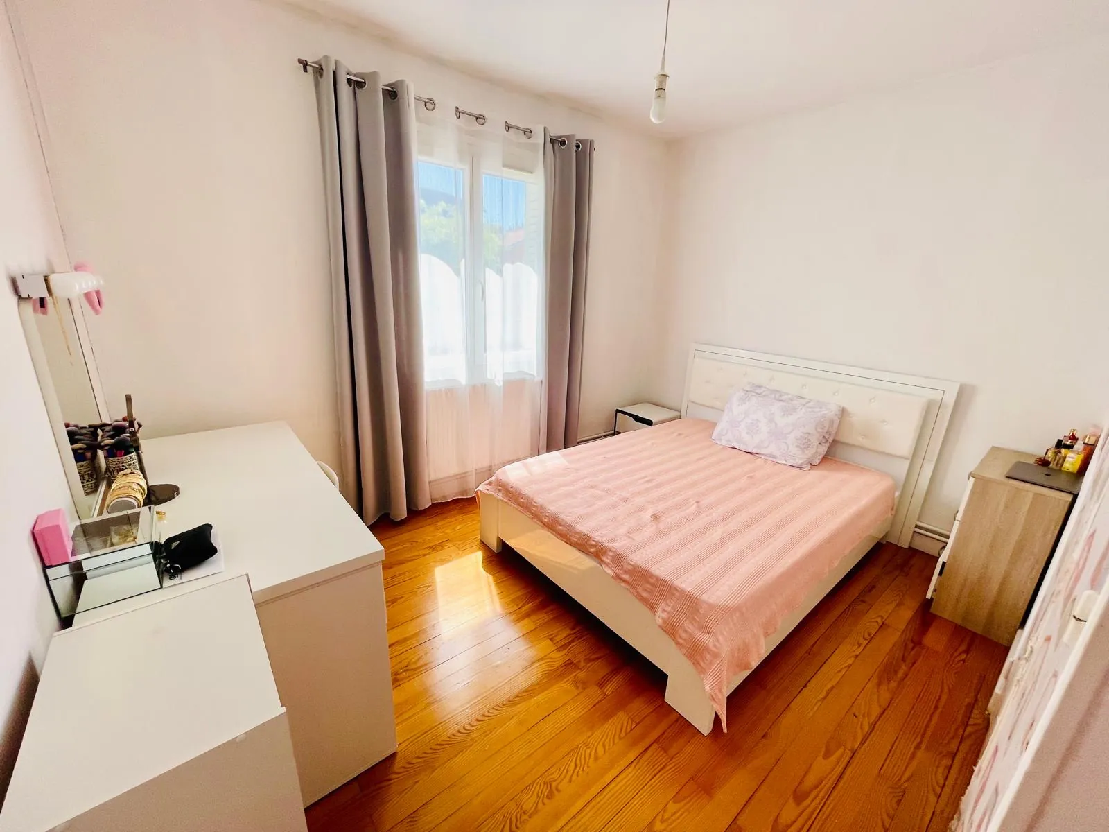 Appartement T5 rénové de 79 m² à Grenoble, secteur calme et proximité tramway 
