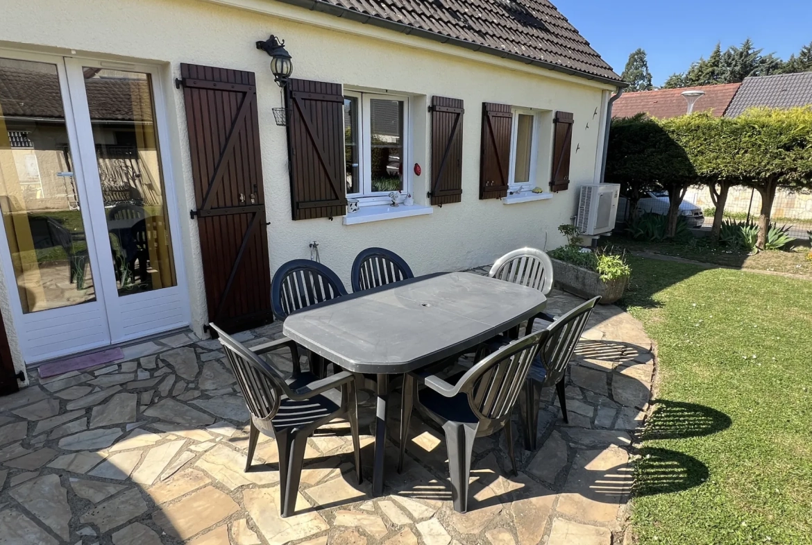 Vente maison familiale de plain-pied à La Ferté Alais, 5 chambres et terrain clos 