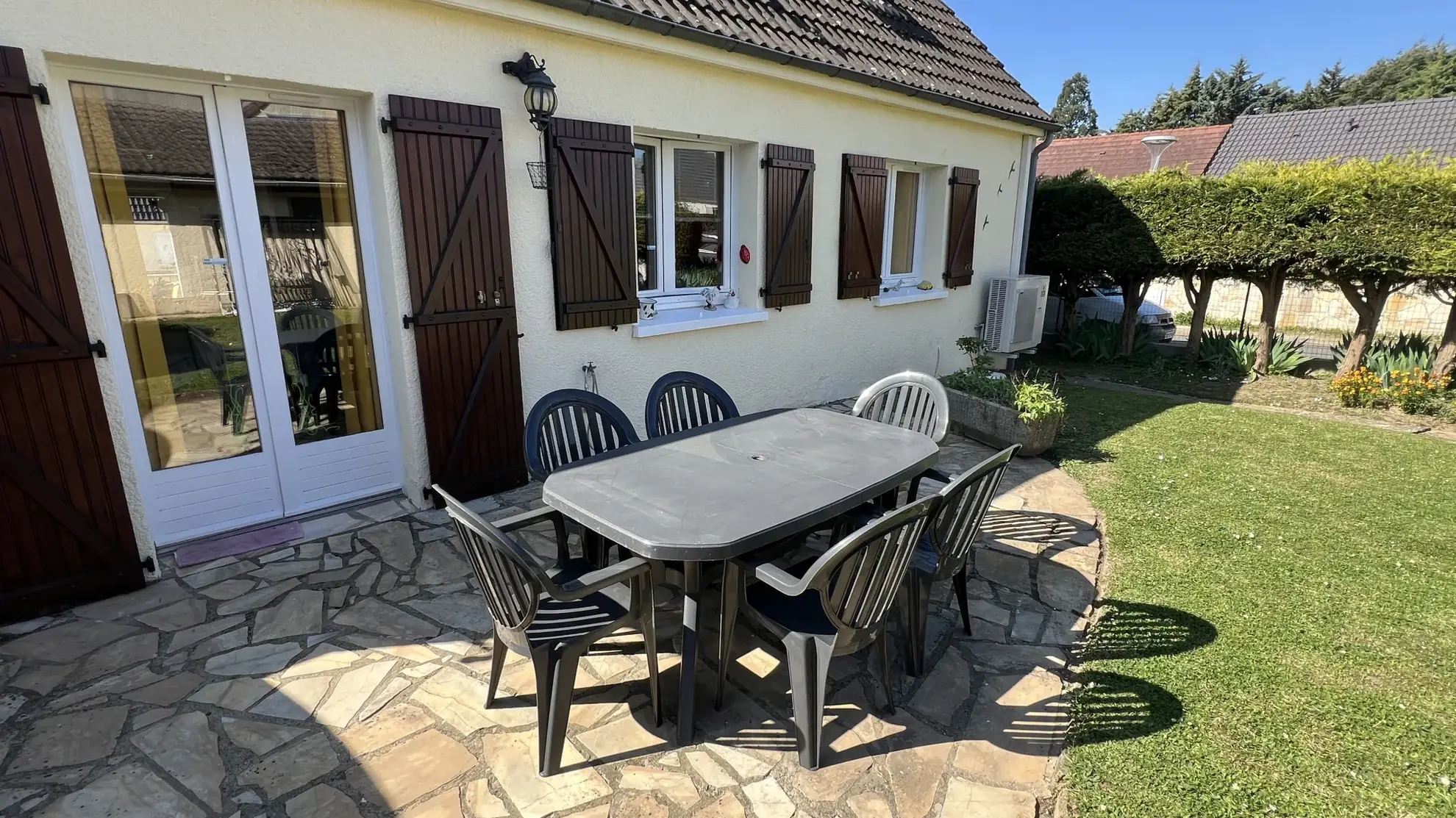 Vente maison familiale de plain-pied à La Ferté Alais, 5 chambres et terrain clos 