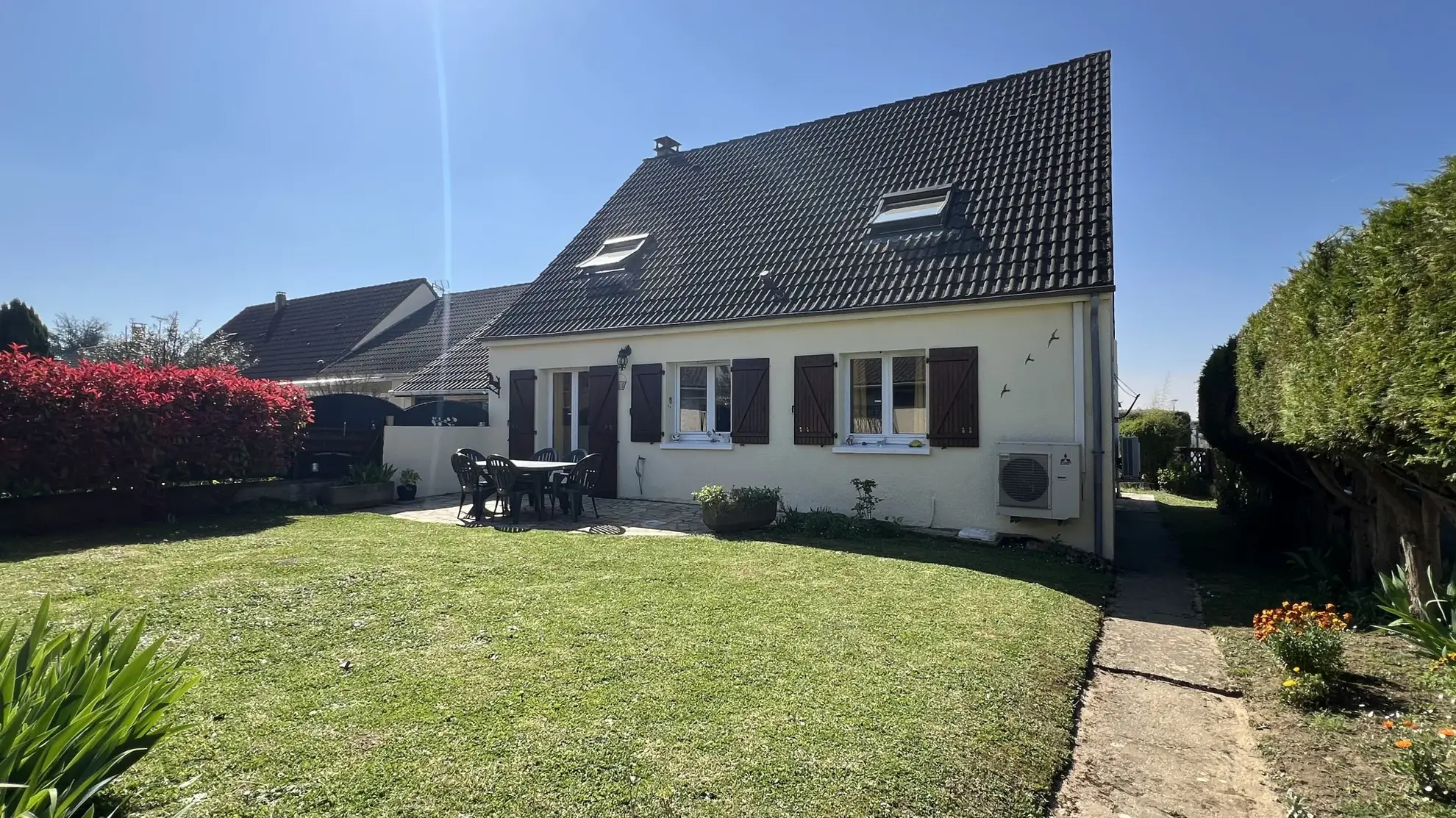 Vente maison familiale de plain-pied à La Ferté Alais, 5 chambres et terrain clos 