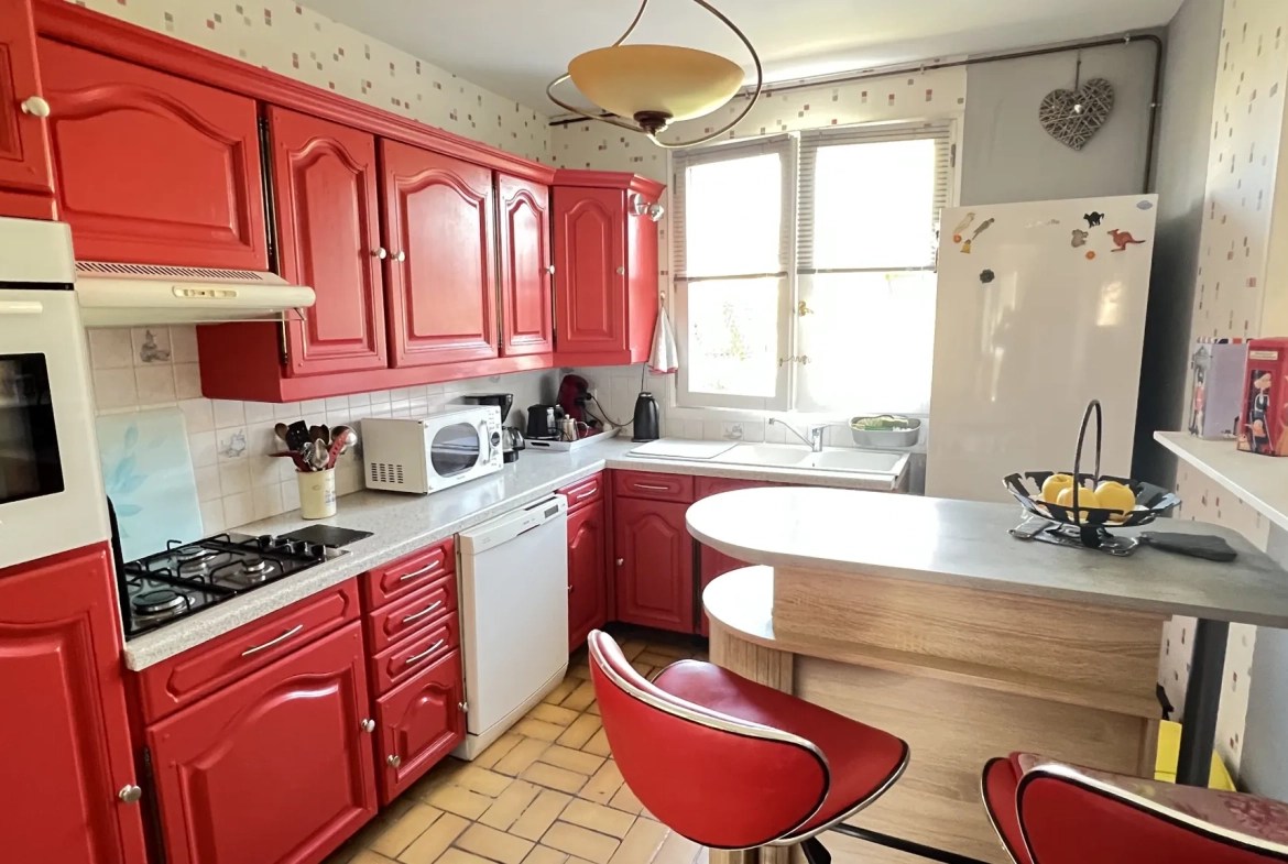 Vente maison familiale de plain-pied à La Ferté Alais, 5 chambres et terrain clos 