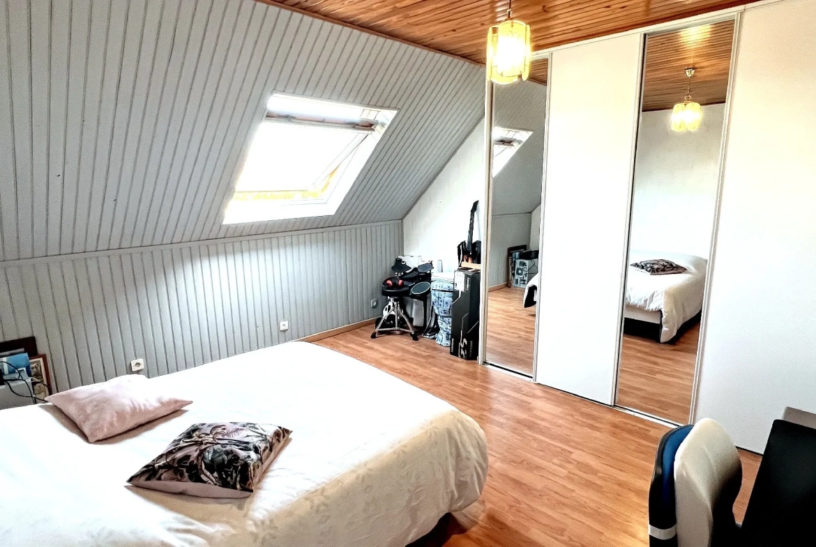 Vente maison familiale de plain-pied à La Ferté Alais, 5 chambres et terrain clos 