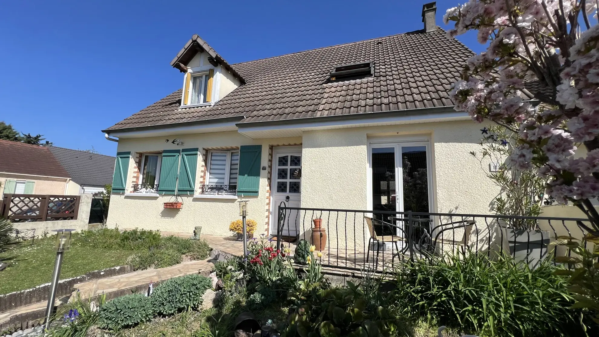 Vente maison familiale de plain-pied à La Ferté Alais, 5 chambres et terrain clos 