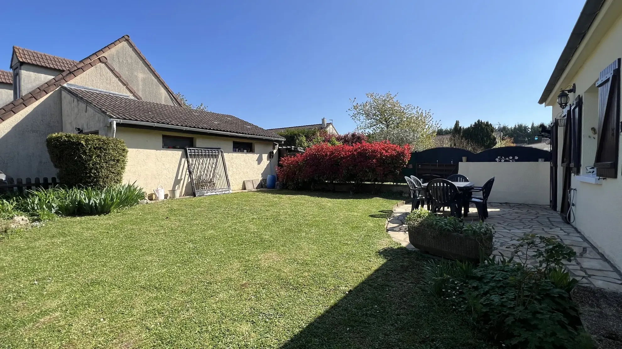 Vente maison familiale de plain-pied à La Ferté Alais, 5 chambres et terrain clos 