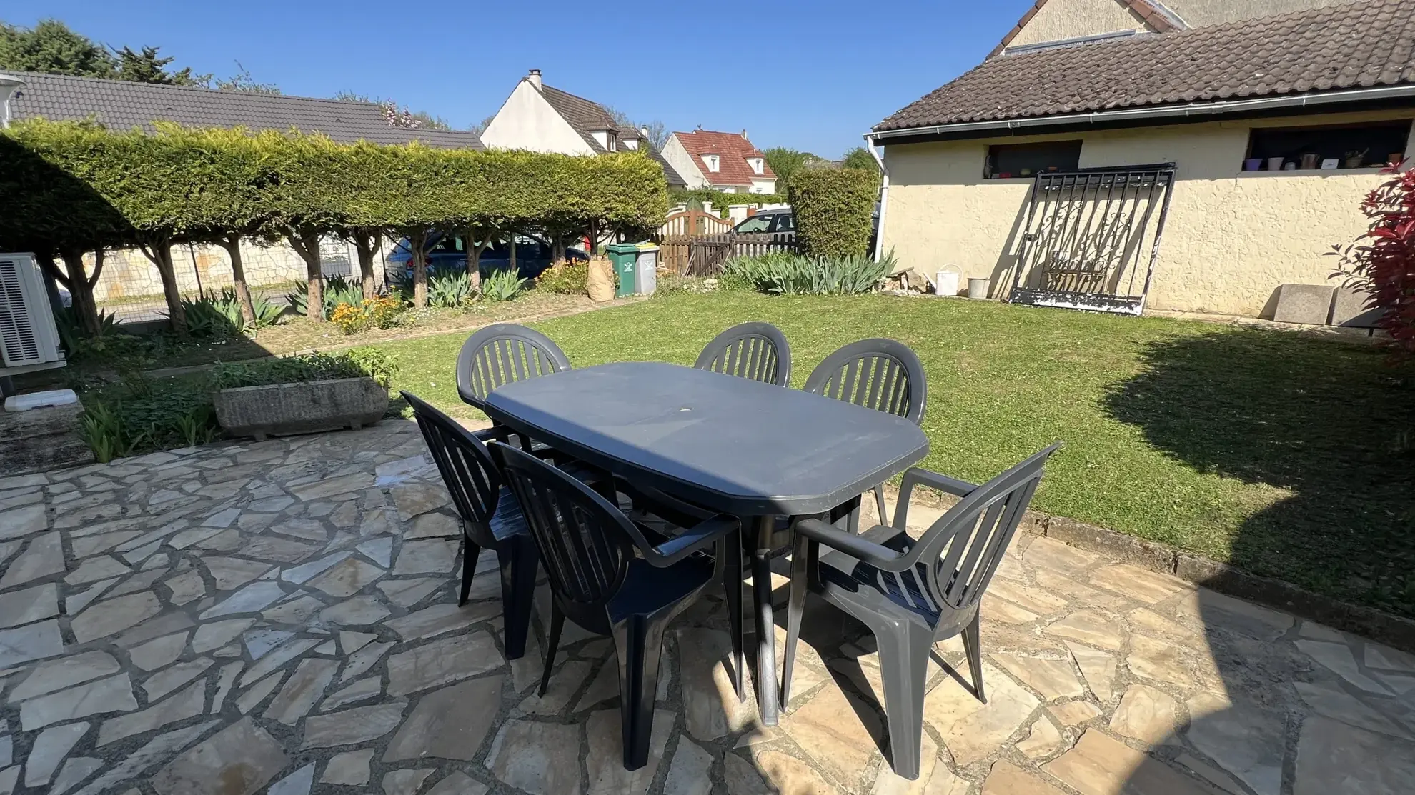 Vente maison familiale de plain-pied à La Ferté Alais, 5 chambres et terrain clos 