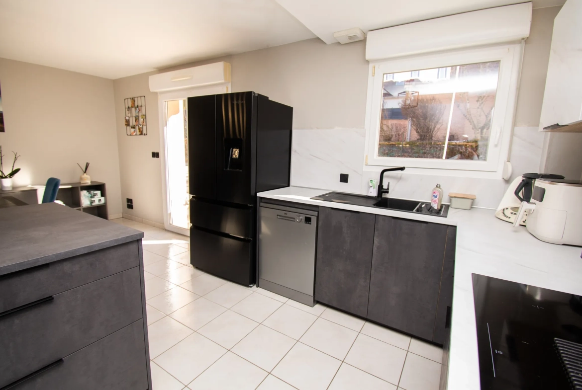 Maison récente avec 2 chambres, terrasse et garage près de Pontarlier 