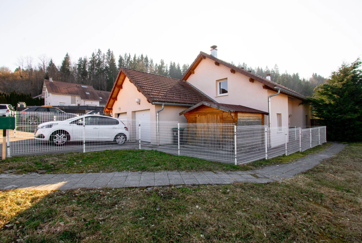 Maison récente avec 2 chambres, terrasse et garage près de Pontarlier 