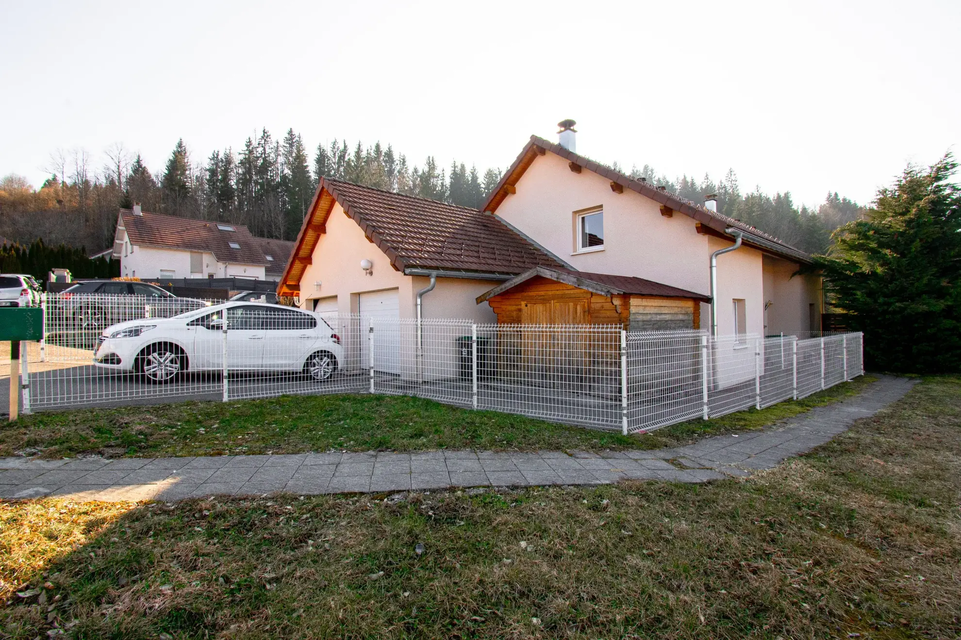 Maison récente avec 2 chambres, terrasse et garage près de Pontarlier 