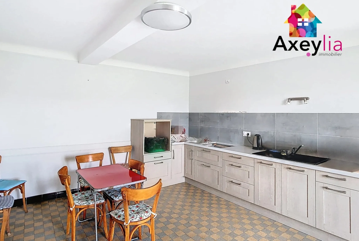 Maison ancienne à vendre près de Neulise avec garages et terrain de 2256 m² 