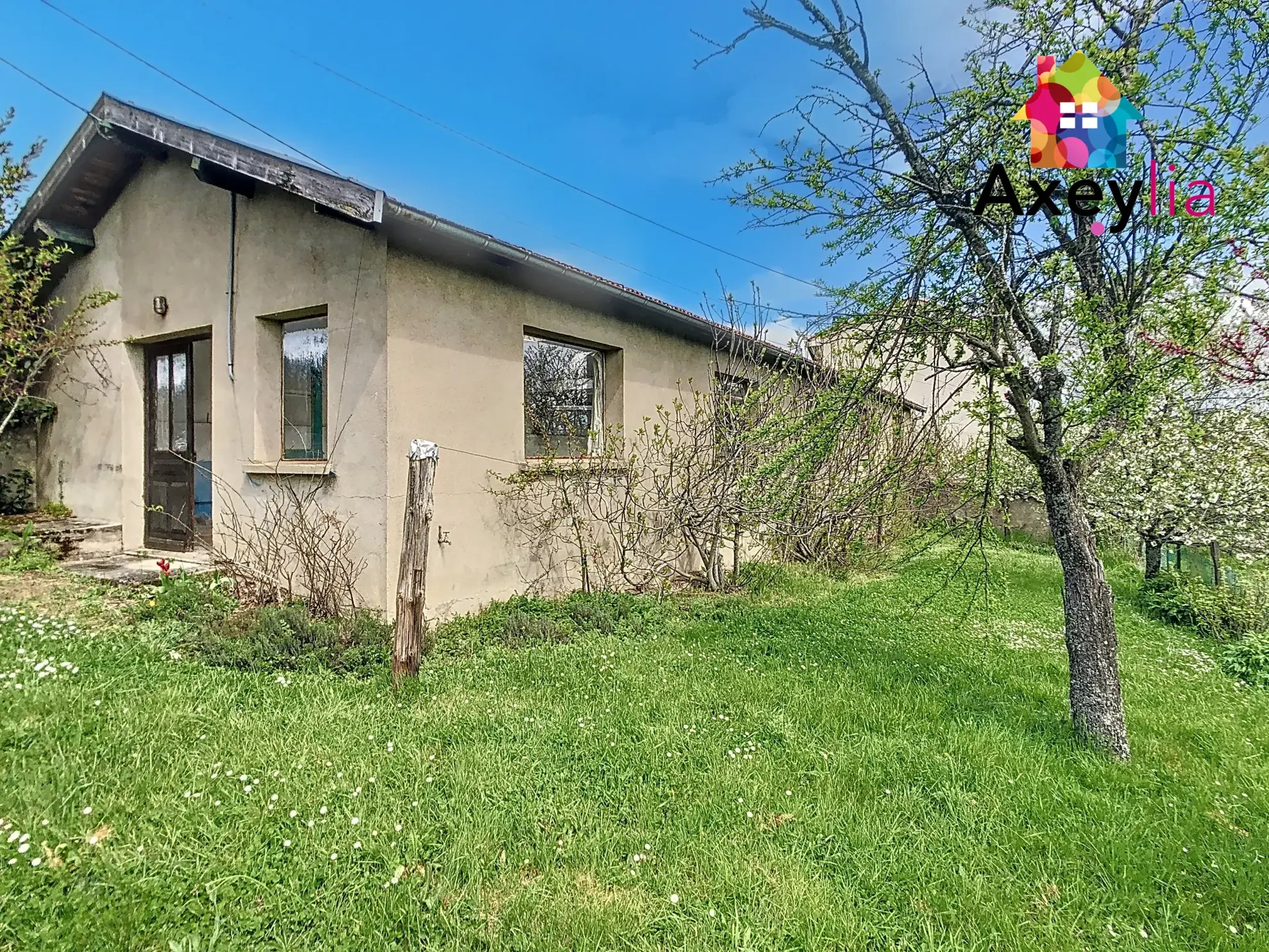 Maison ancienne à vendre près de Neulise avec garages et terrain de 2256 m² 