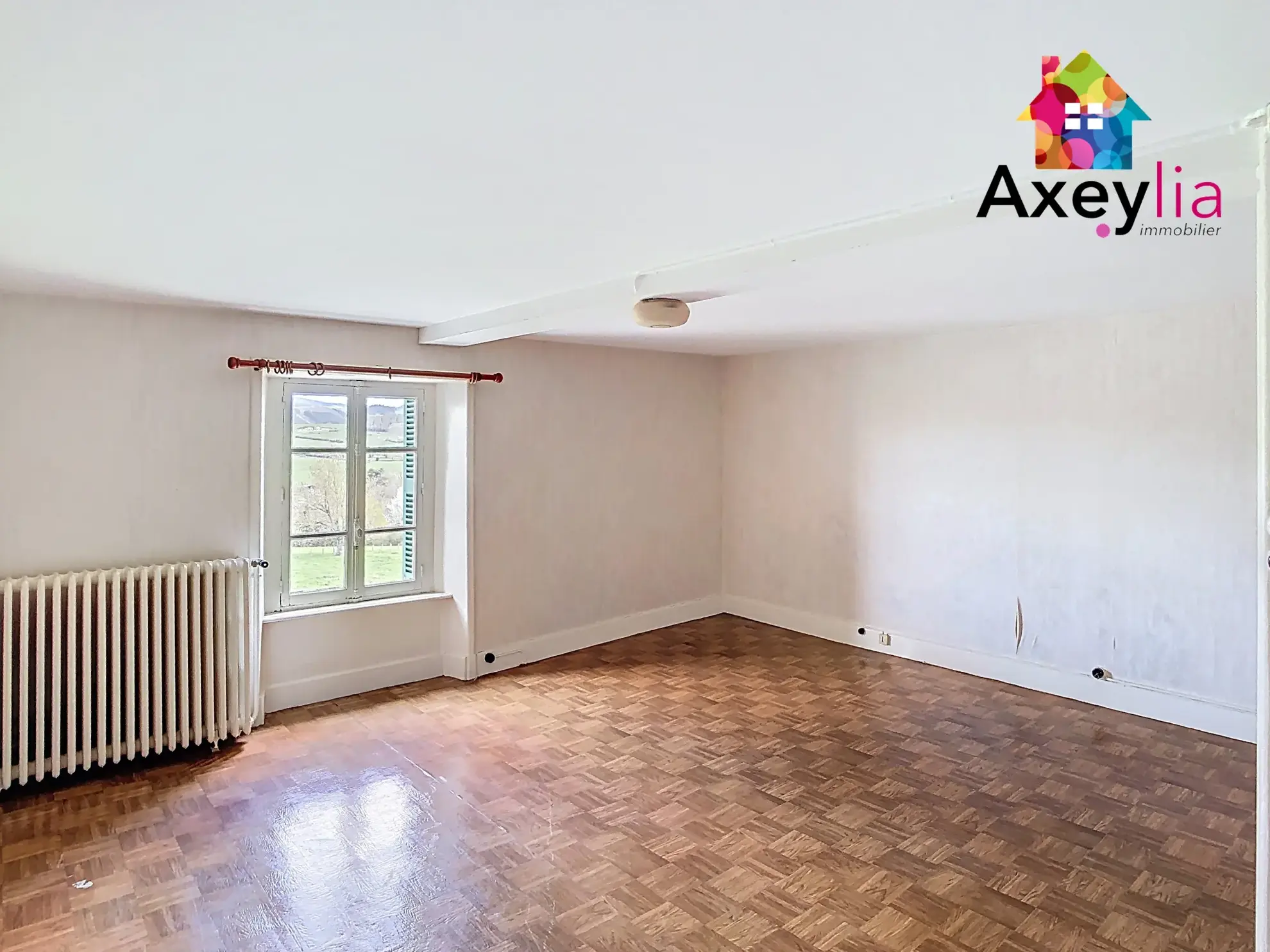 Maison ancienne à vendre près de Neulise avec garages et terrain de 2256 m² 