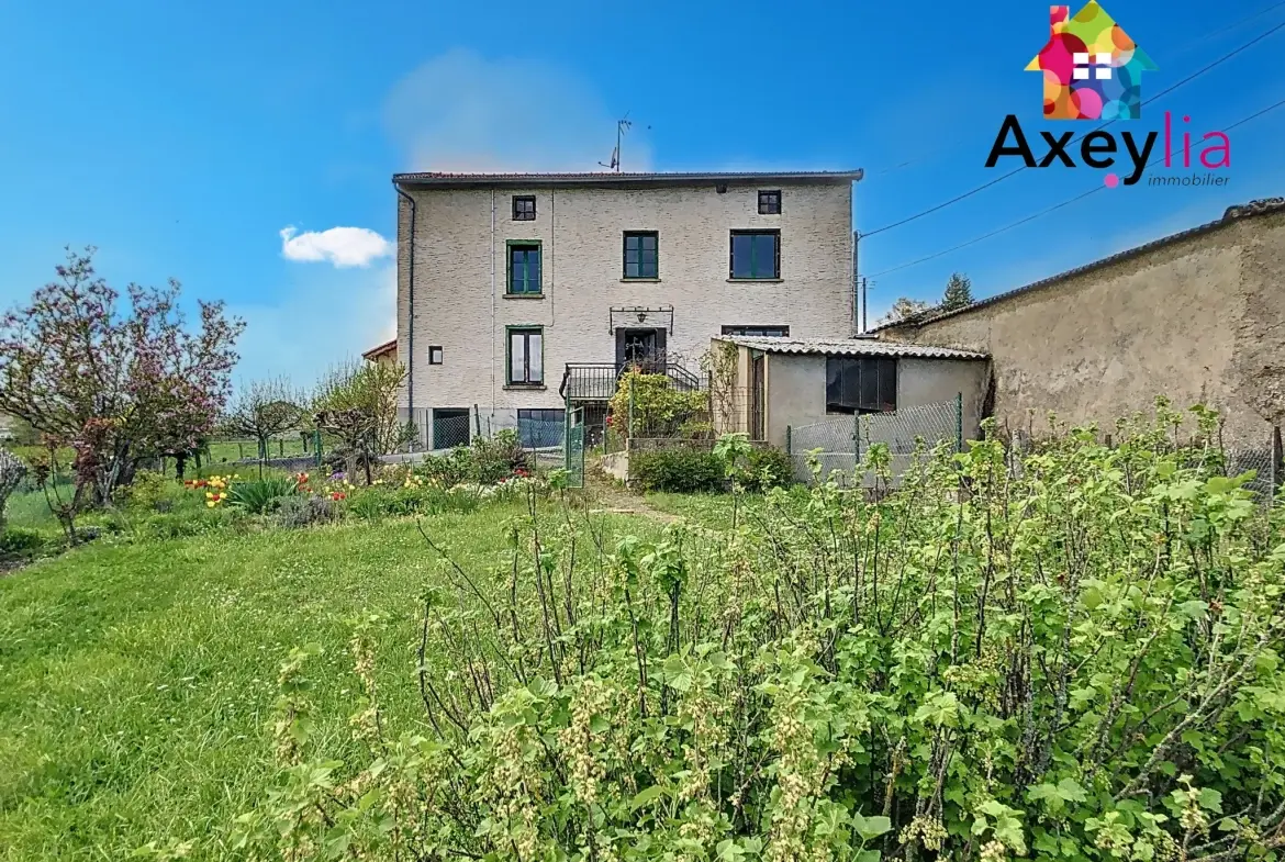Maison ancienne à vendre près de Neulise avec garages et terrain de 2256 m² 