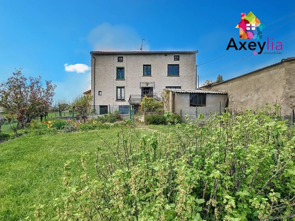 Maison ancienne à vendre près de Neulise avec garages et terrain de 2256 m²