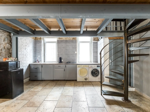 Loft spacieux de 107 m² à Marseille Vauban – Idéal résidence ou local professionnel