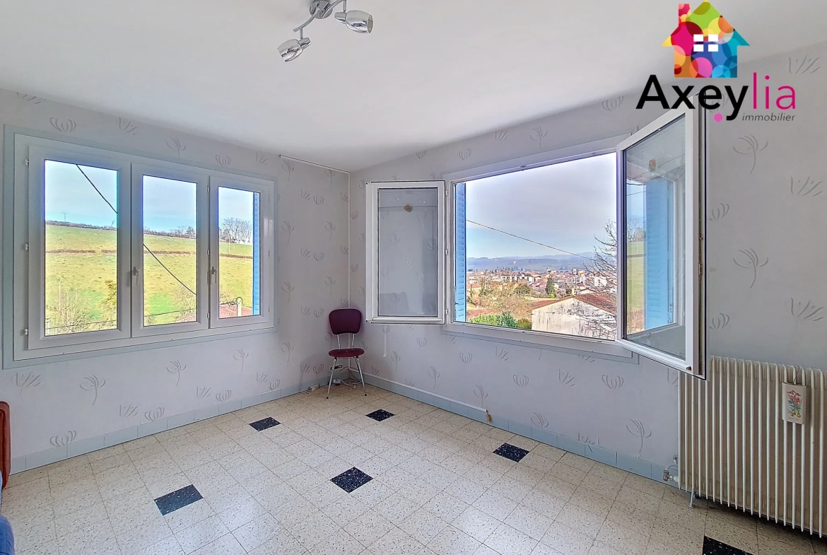 Maison familiale à vendre à Charlieu avec terrain de 1664 m² 
