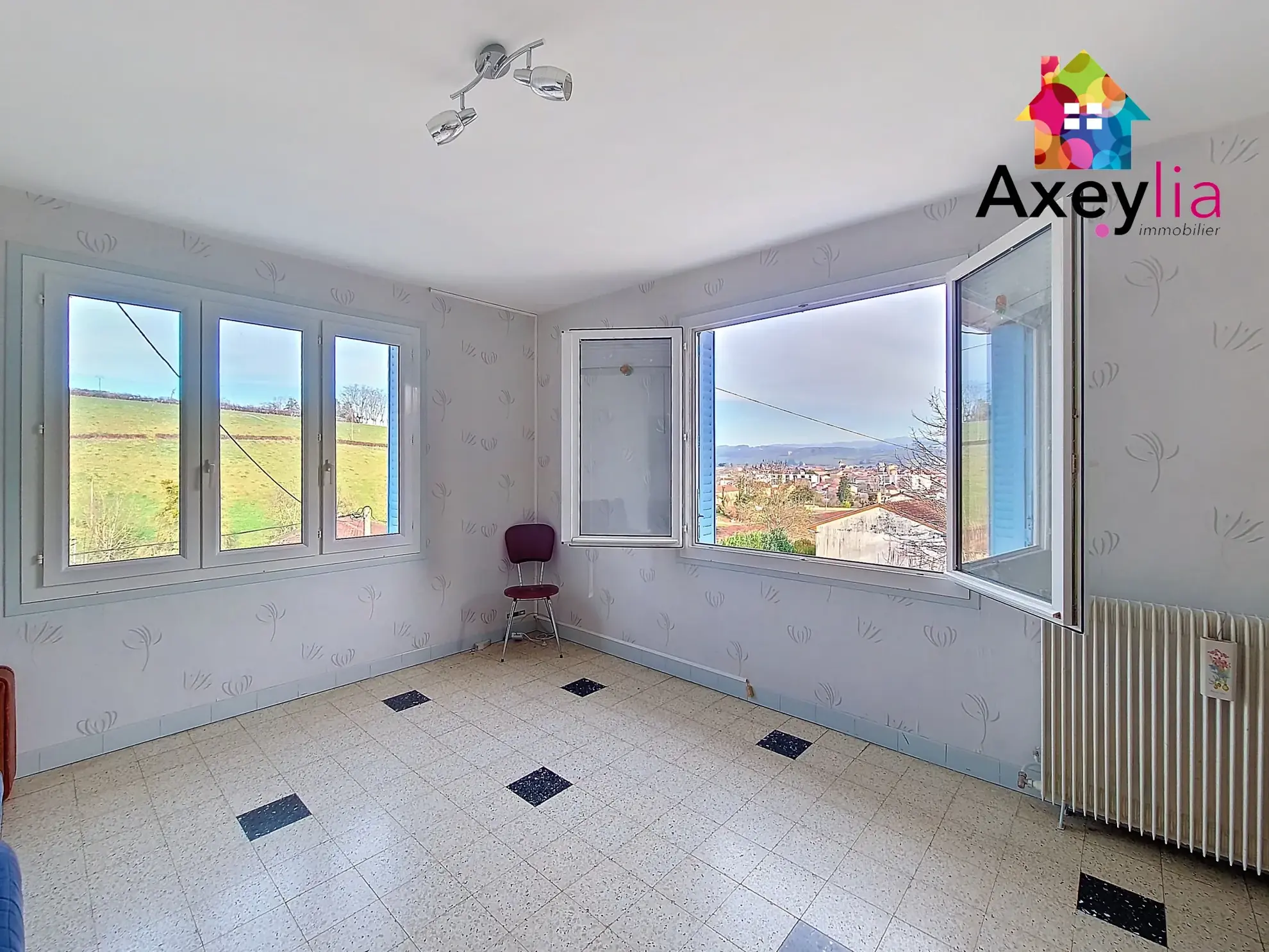 Maison familiale à vendre à Charlieu avec terrain de 1664 m² 