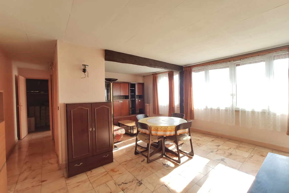 Appartement F4 de 64 m2 à vendre à Vitry-sur-Seine avec parking et vue dégagée 