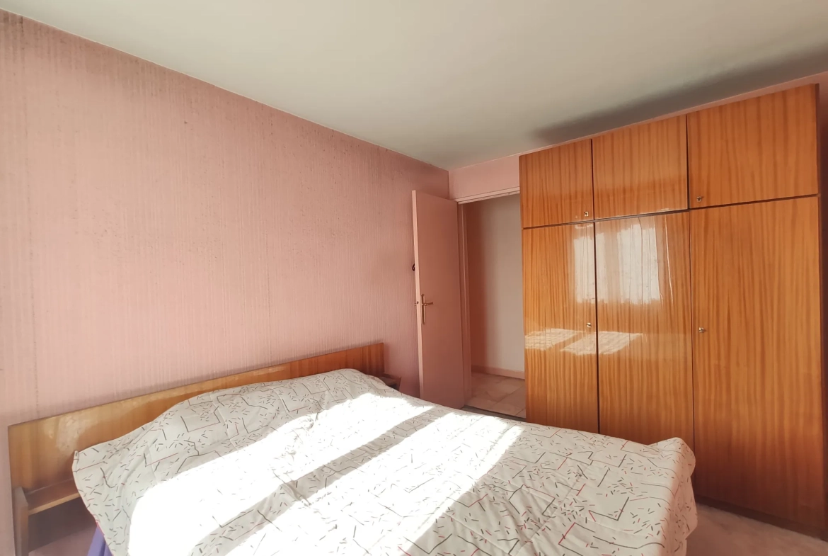 Appartement F4 de 64 m2 à vendre à Vitry-sur-Seine avec parking et vue dégagée 